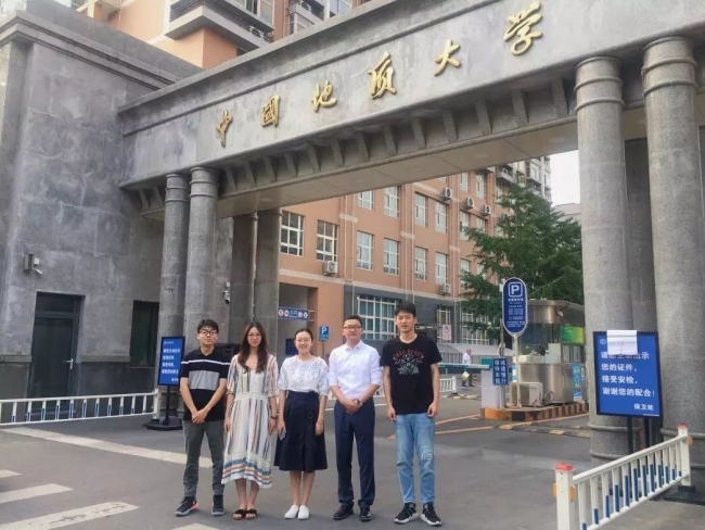 左一、左三为性爱视频
2017级硕士研究生任浩然、喻月